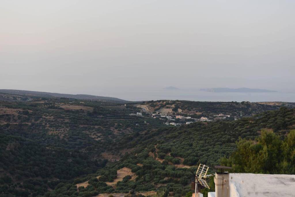 Paraspori Traditional Home With View Bagian luar foto
