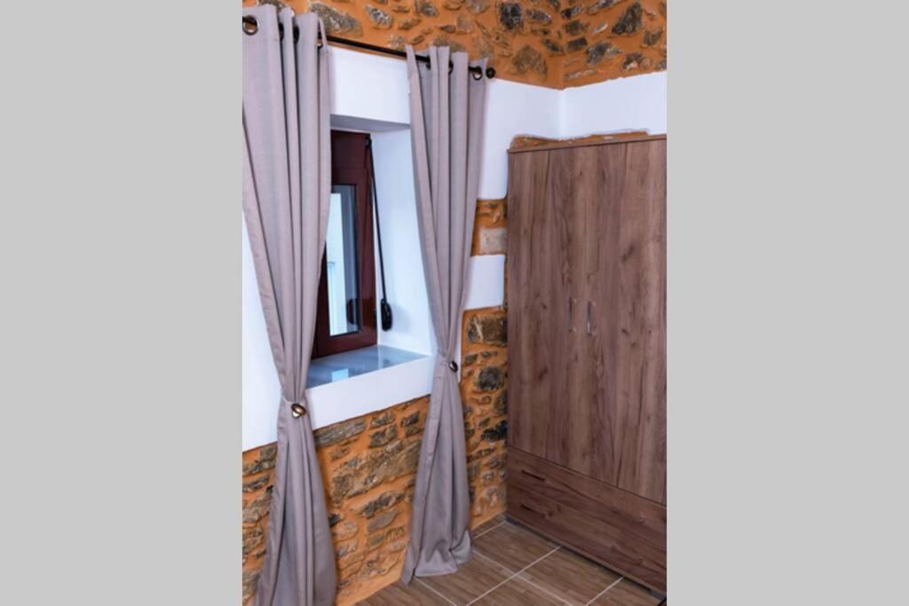 Paraspori Traditional Home With View Bagian luar foto