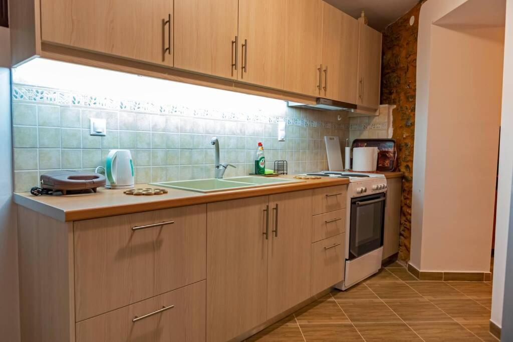 Paraspori Traditional Home With View Bagian luar foto