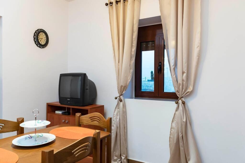 Paraspori Traditional Home With View Bagian luar foto