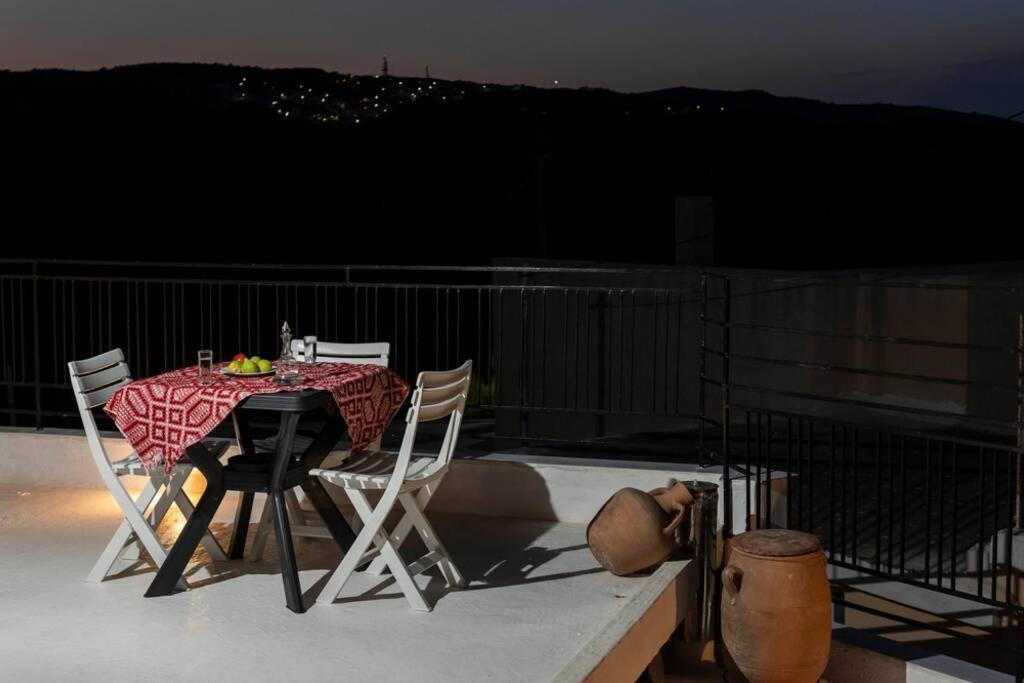 Paraspori Traditional Home With View Bagian luar foto