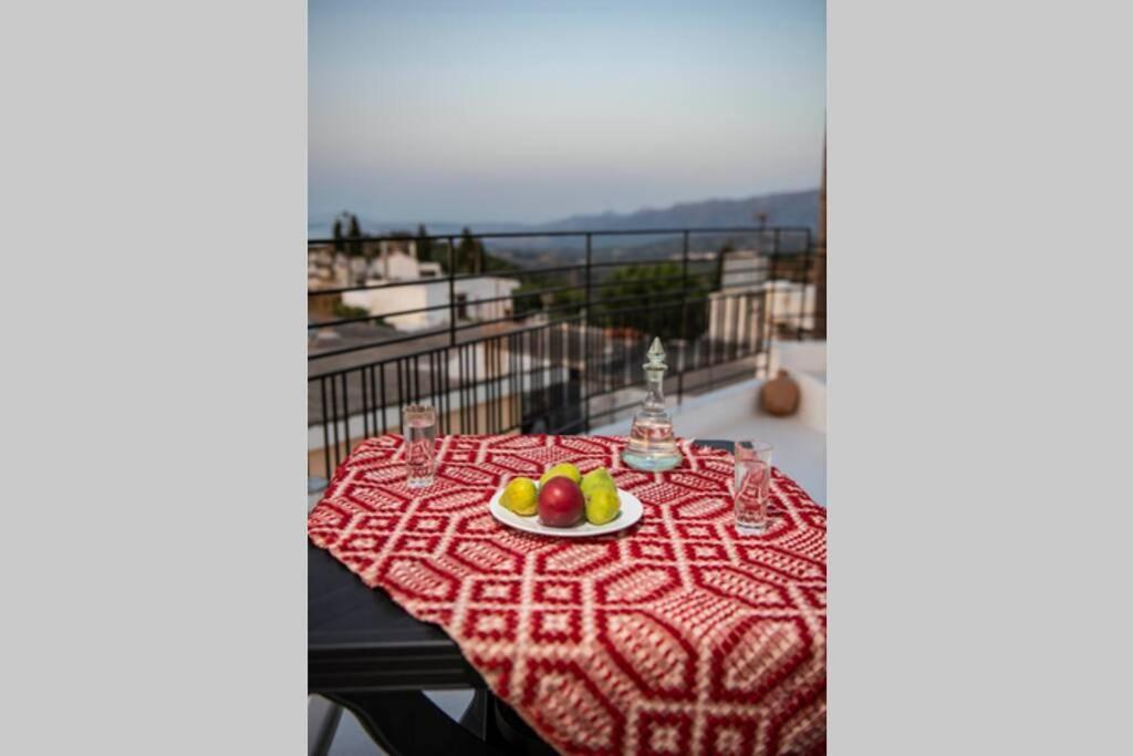 Paraspori Traditional Home With View Bagian luar foto