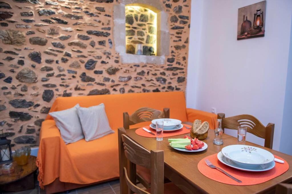 Paraspori Traditional Home With View Bagian luar foto